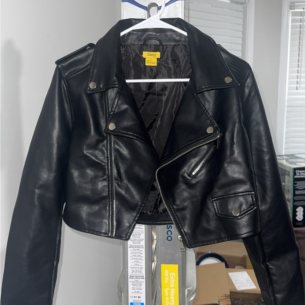 Chic Women's Black Leather Jacket
